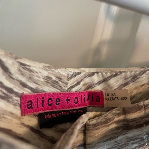 Alice + olivia cream and striped shorts - Picture 2 of 4